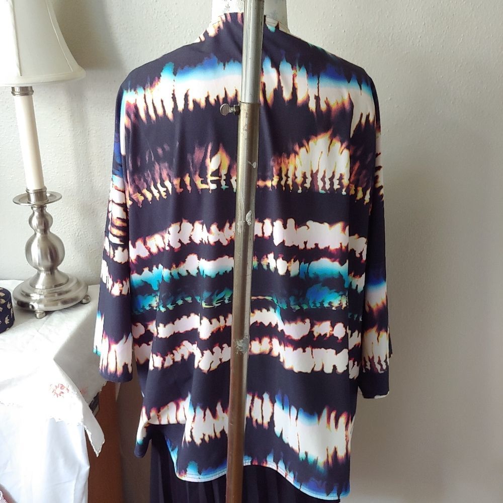 Lucy Activewear Unhindered Wrap Multi Fire Dance - Picture 10 of 15